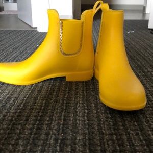 Rainboots